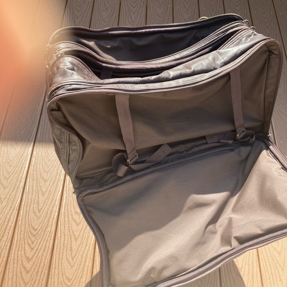 Vintage Soft Leather carry on luggage - Picture 3 of 16